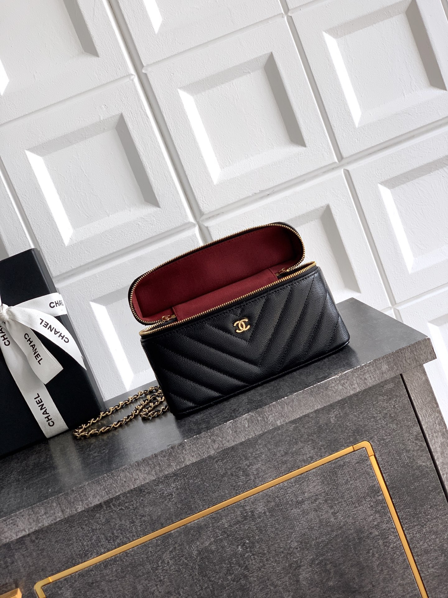 Chanel Vanity with Chain AP5212 17x19.5x5cm