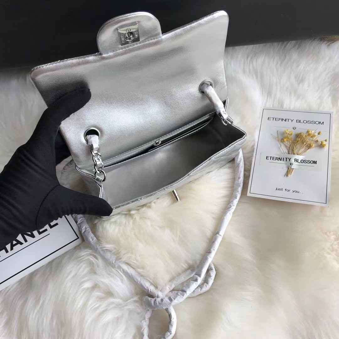 Chanel Flap Bag 20x12x6cm