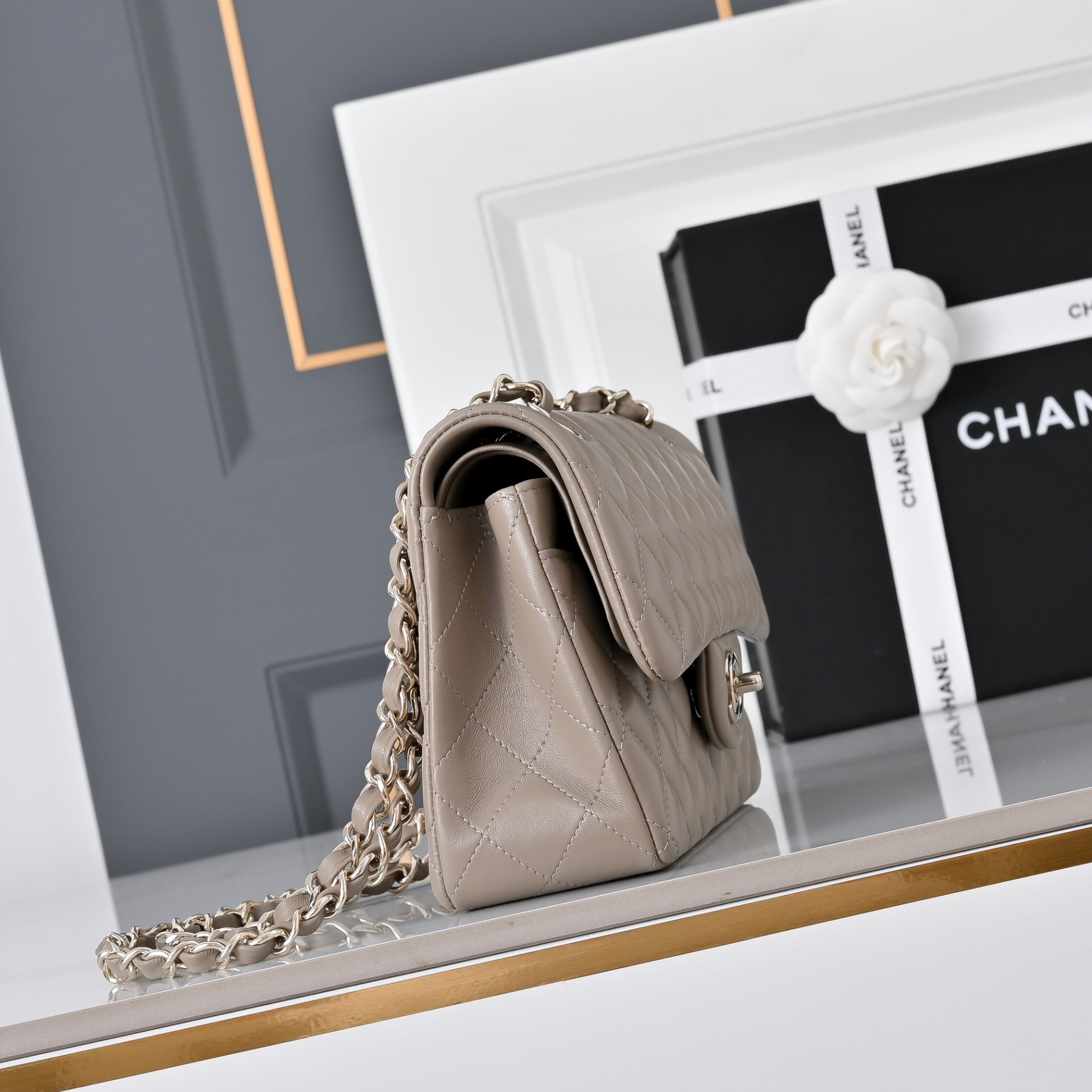 Chanel Classic Flap handbag light gold hardware A01113 23x14.5x6cm