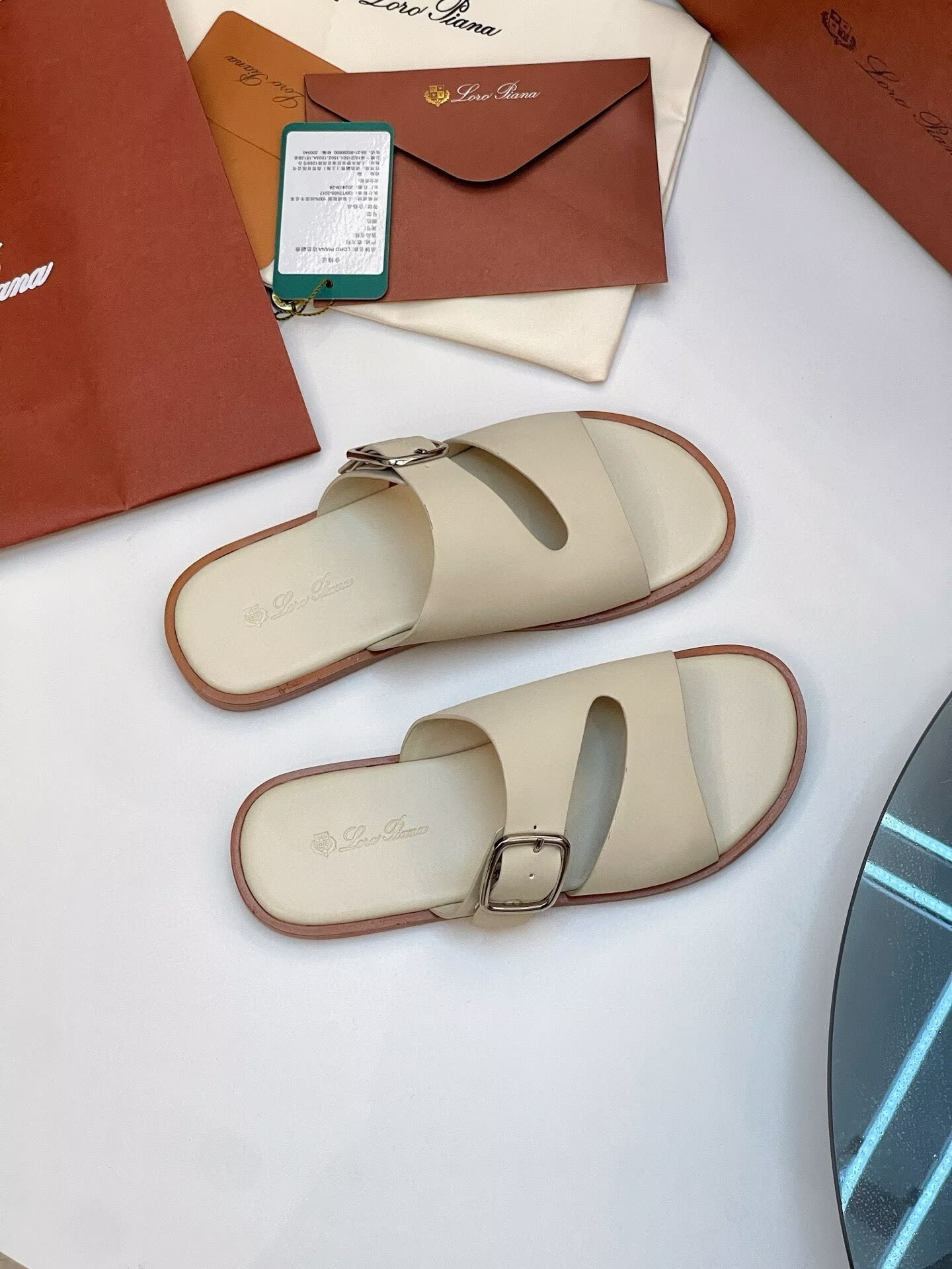ua L0r0 P1ana sandals
