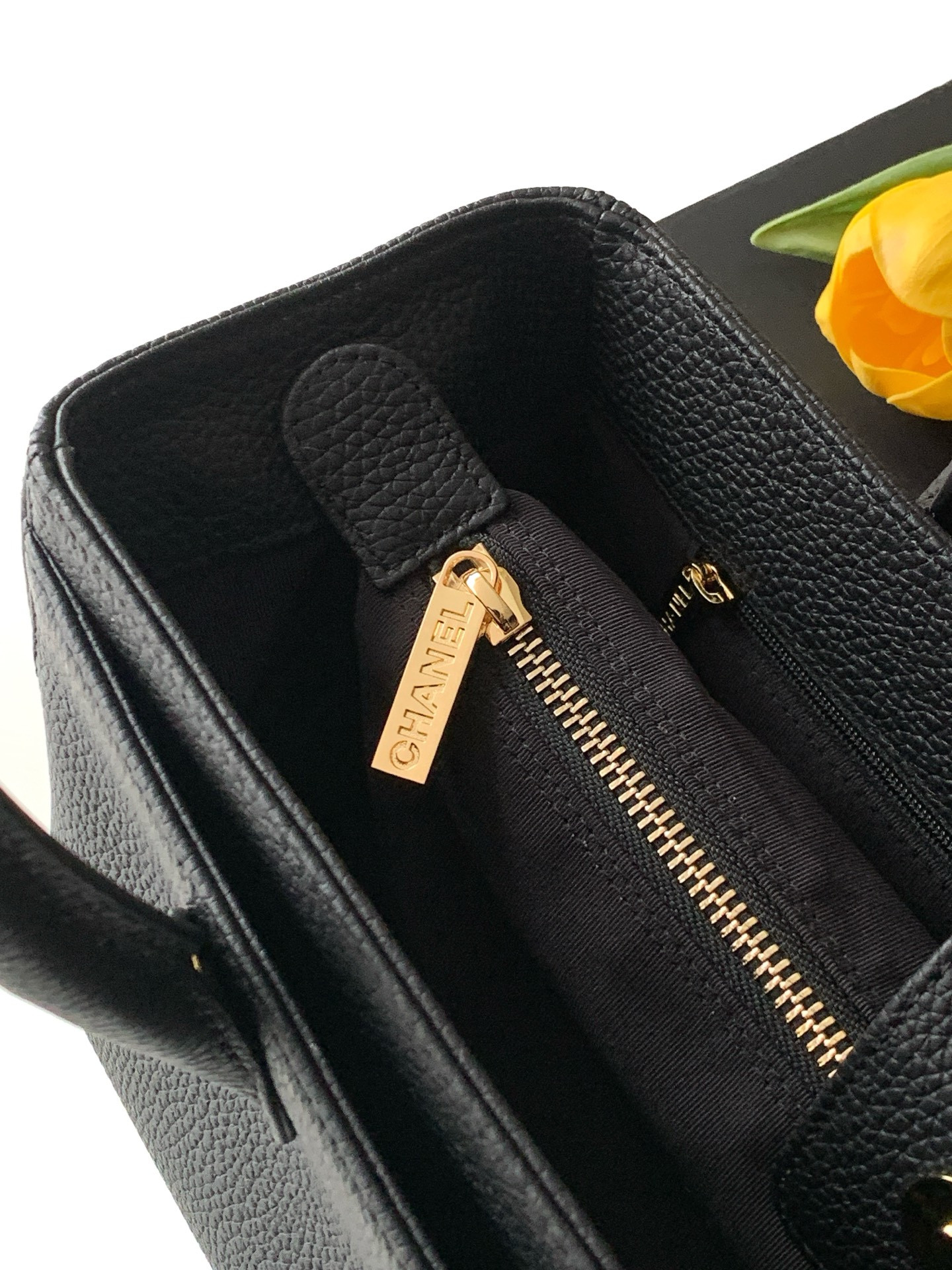 Chanel Executive Cerf Tote 32x17.5x13cm