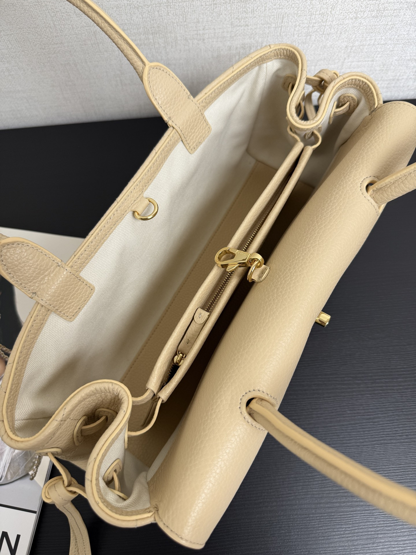 Chanel Small Tote AS6288 15x31x12cm
