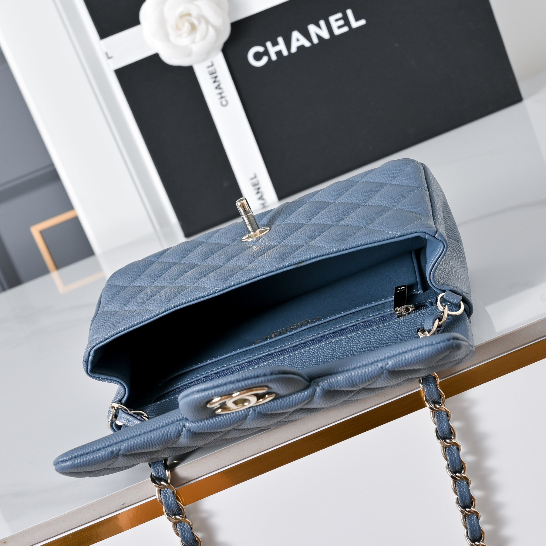Chanel Mini Flap Bag A69900 20x12x6cm