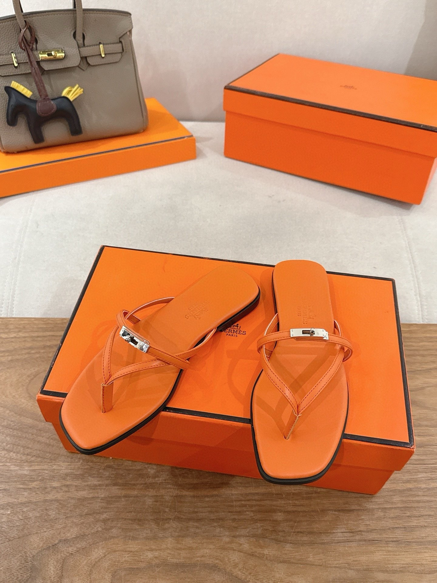 ua H**me5 miss sandals