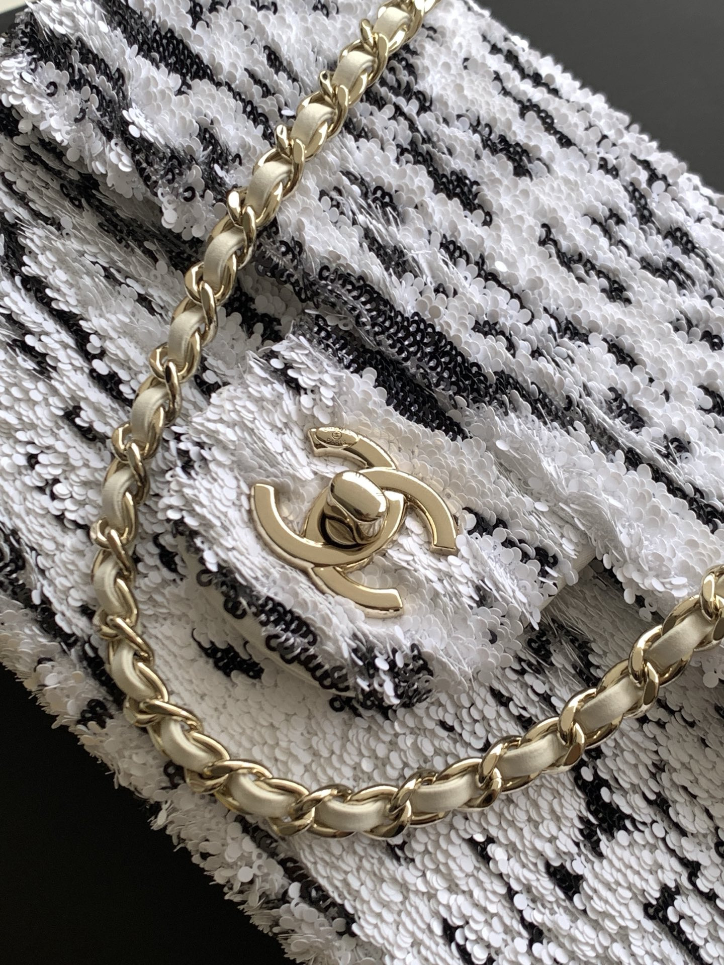 Chanel Flap Bag AS4418 14x21x8cm