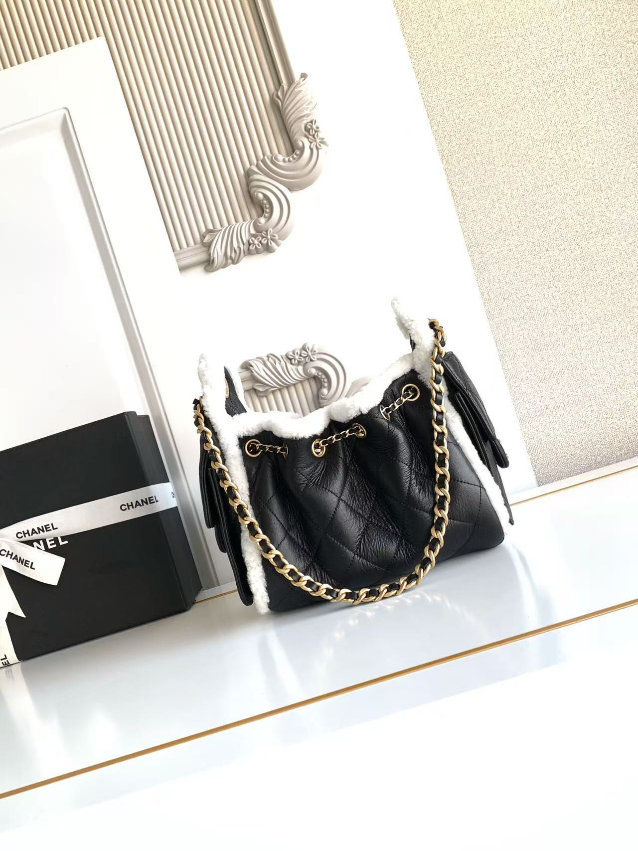 CHANEL 25C Bucket Bag 20x22x12.5cm