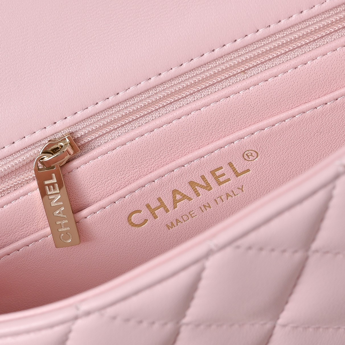 Chanel Mini Flap Bag 20x12x6.5cm