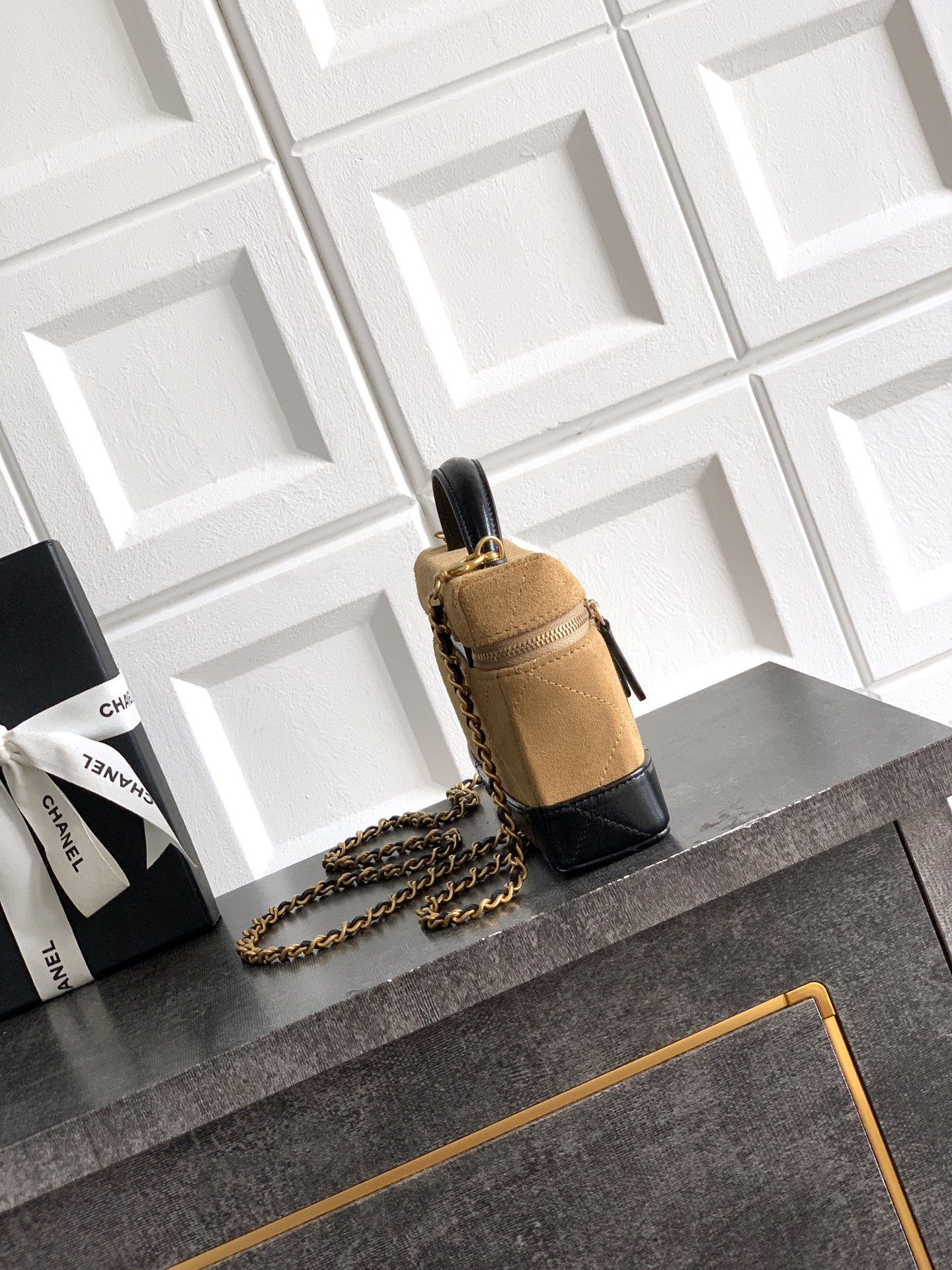 Chanel Vanity with Chain AP5186 17x19.5x5cm