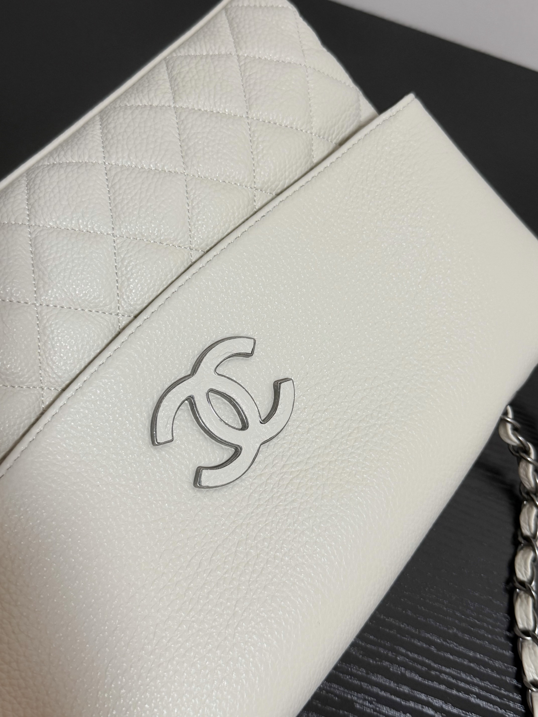 Chanel Hampton Flap Handbag AS7095 32x19x7.5cm