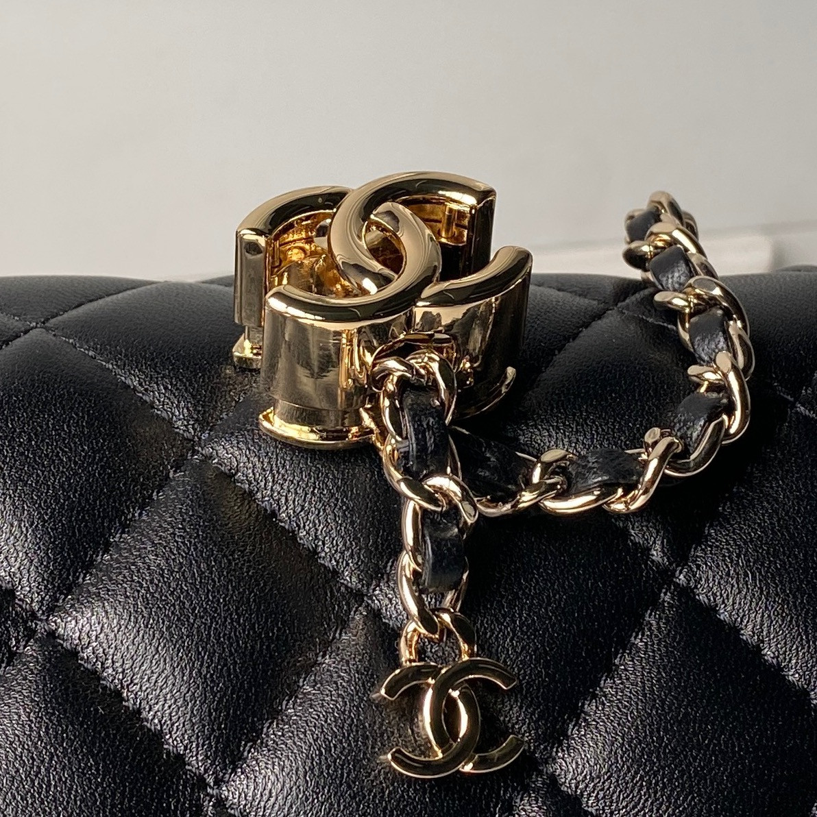 Chanel Classic Flap Handbag CF AS5756 14.5x23.5x7cm