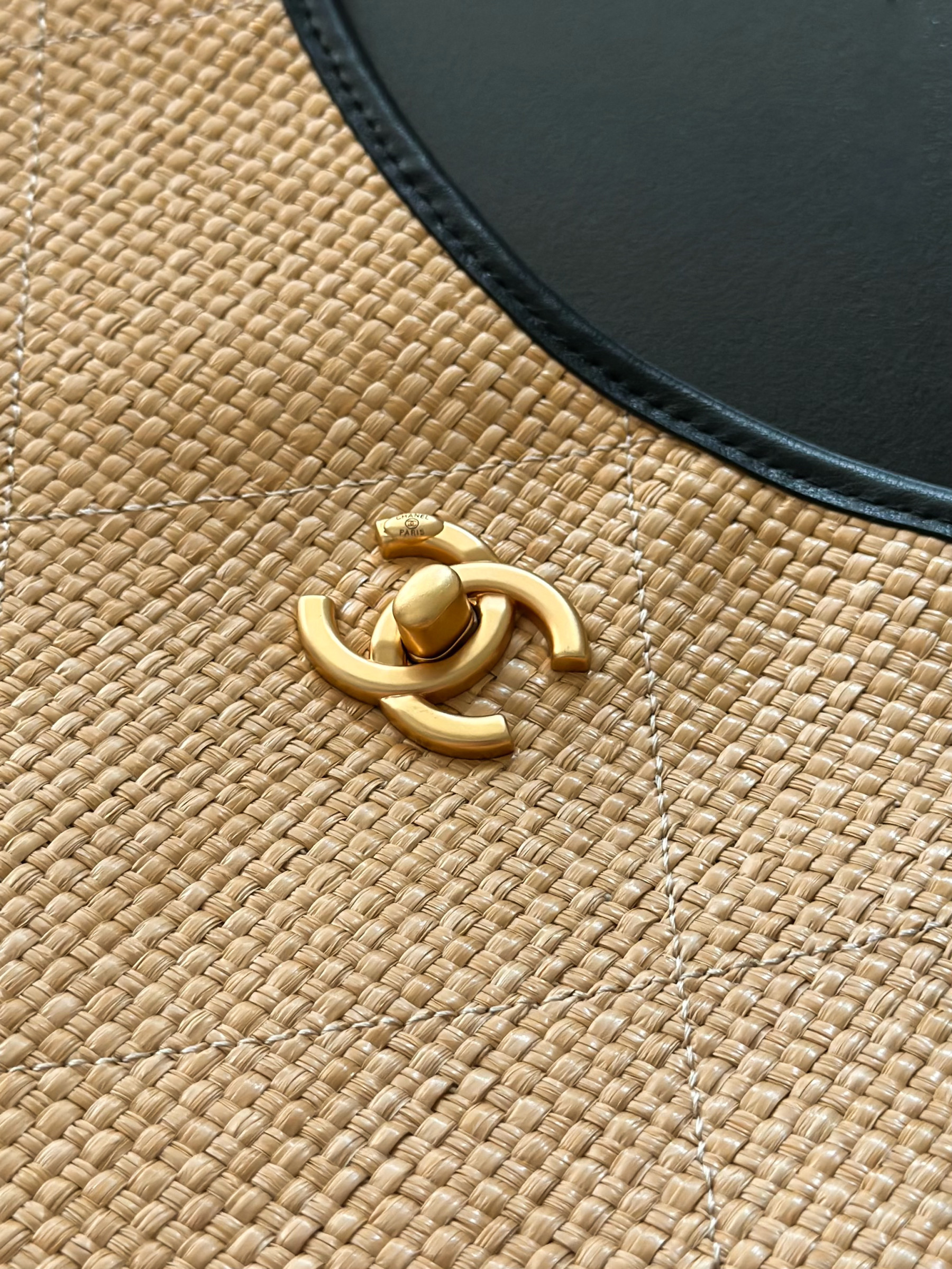 Chanel Maxi Shopping Bag AS5463 36 x 59 x 13cm
