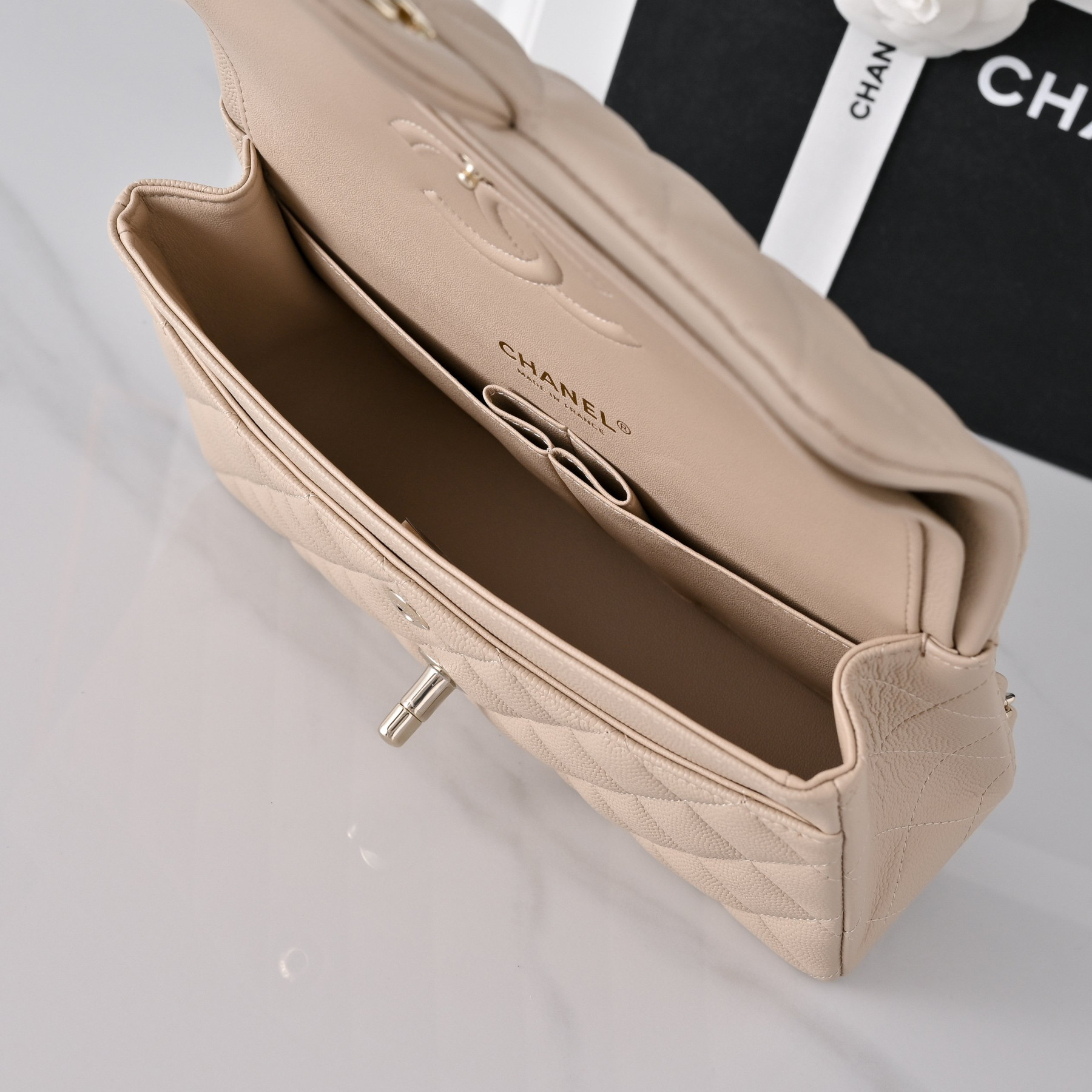 Chanel Classic Flap handbag Milky tea with light gold hardware and caviar leather A01113 23x14.5x6cm