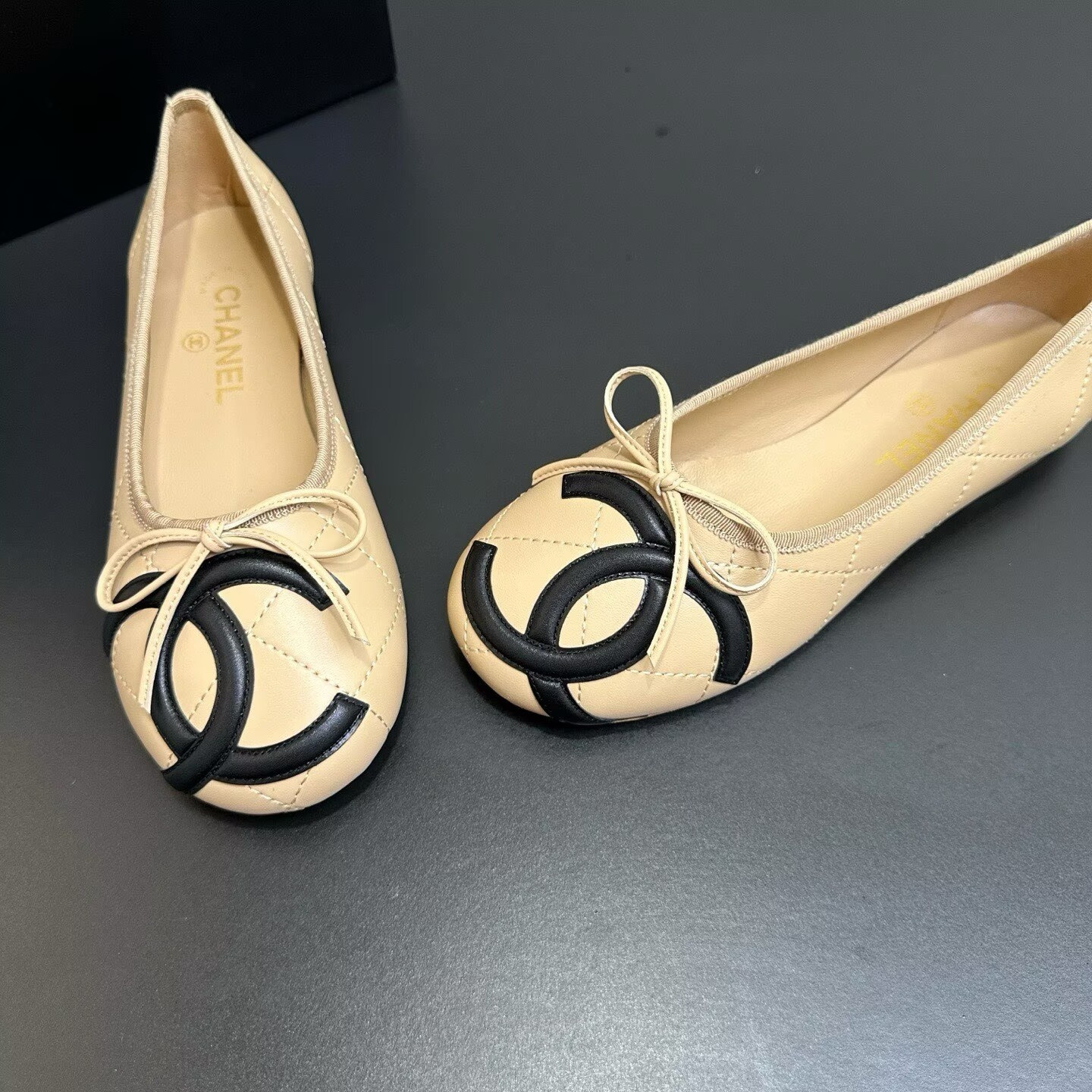 ua Ch**el ballet flat