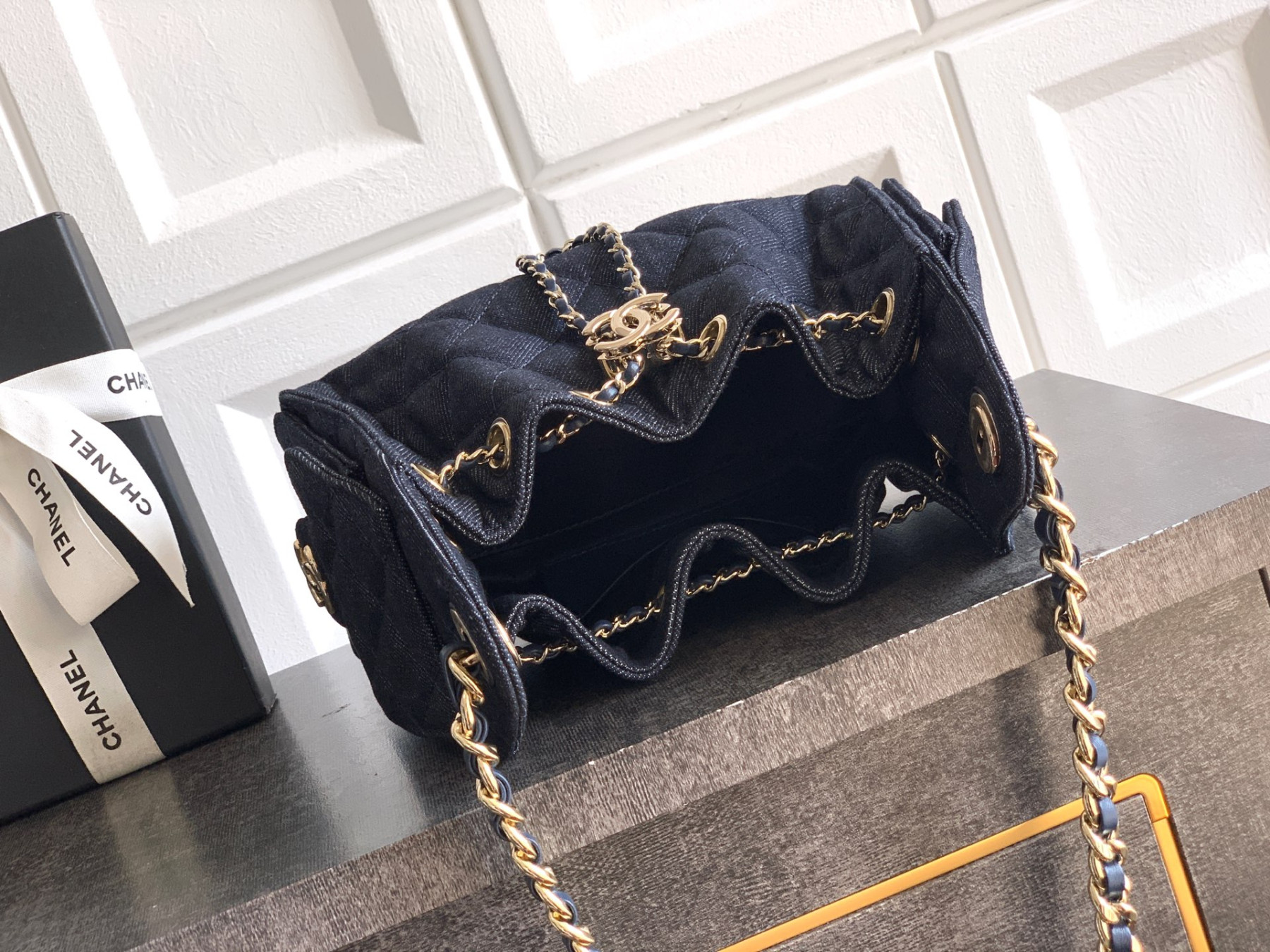 CHANEL 25C Bucket Bag 20x22x12.5cm