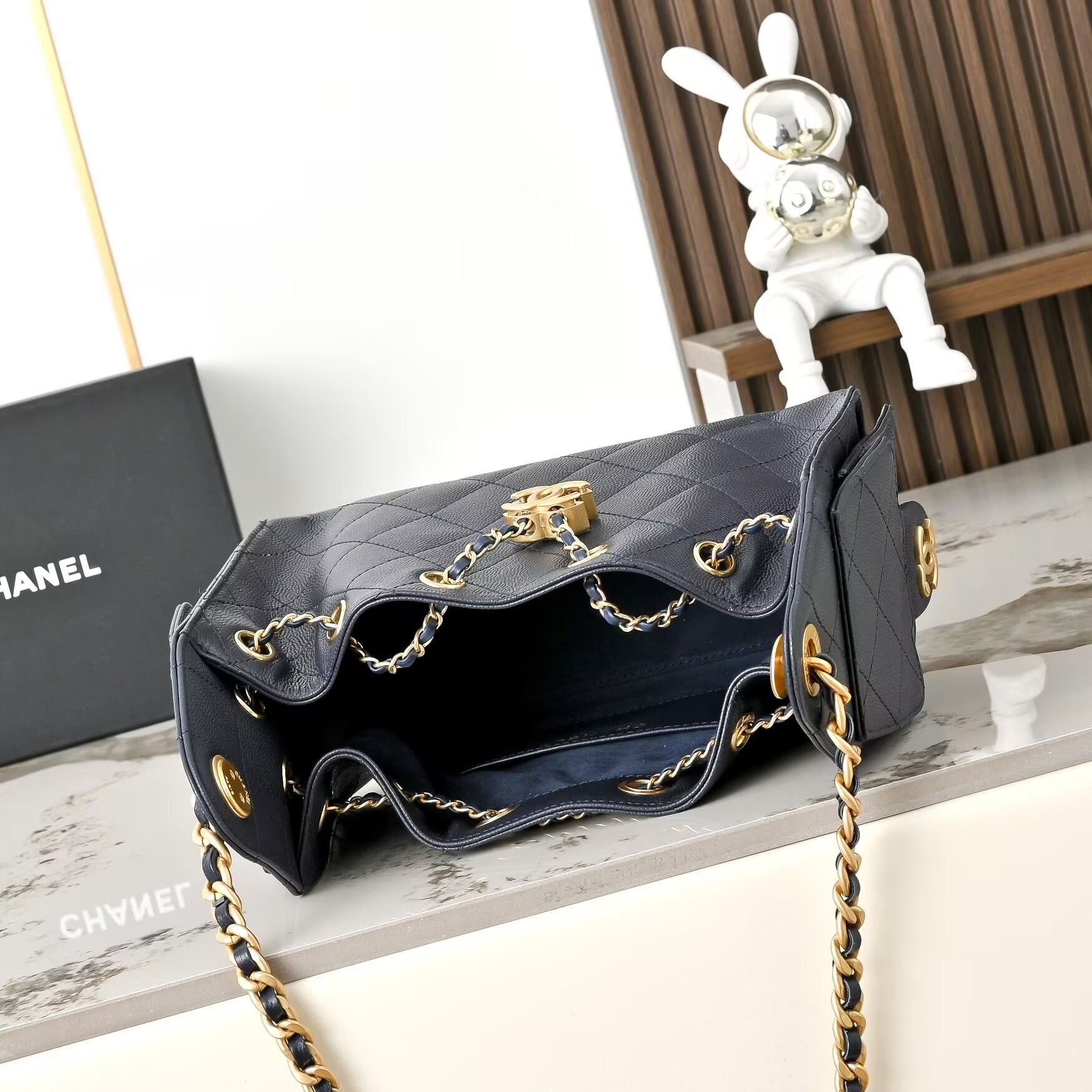 CHANEL 25C Bucket Bag 20x22x12.5cm