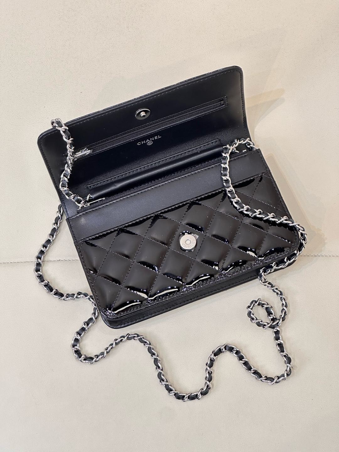 CHANEL WOC CLASSIC WALLET ON CHAIN 13x19x3cm