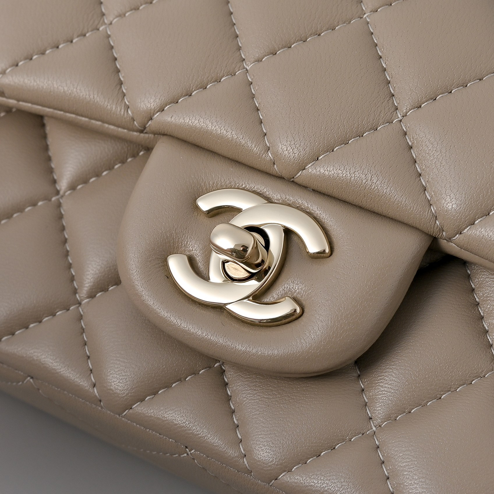 Chanel Mini Flap Bag 20x12x6.5cm