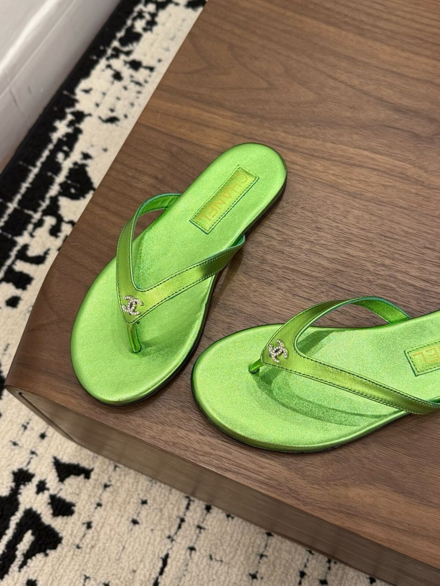 UA Chanel Slides