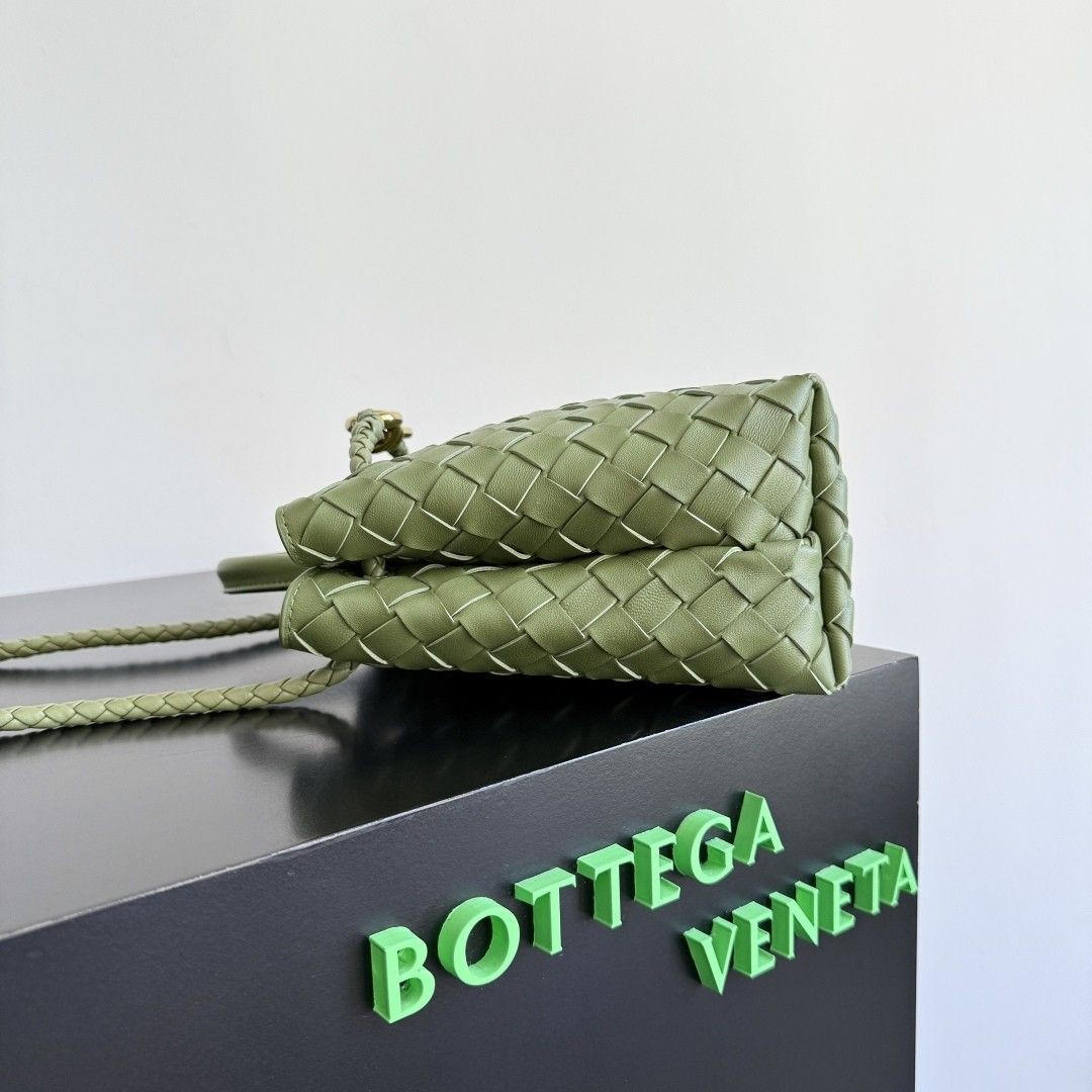 Bottega Veneta Small Andiamo 25x22x10.5cm