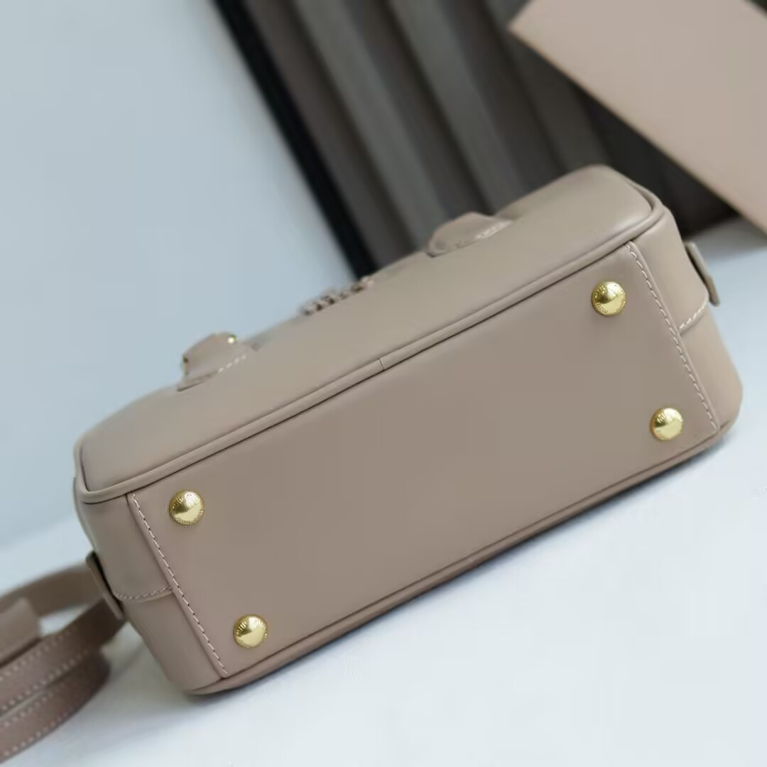 MIU MIU Arcadie leather bag 10.5x22x7.5cm