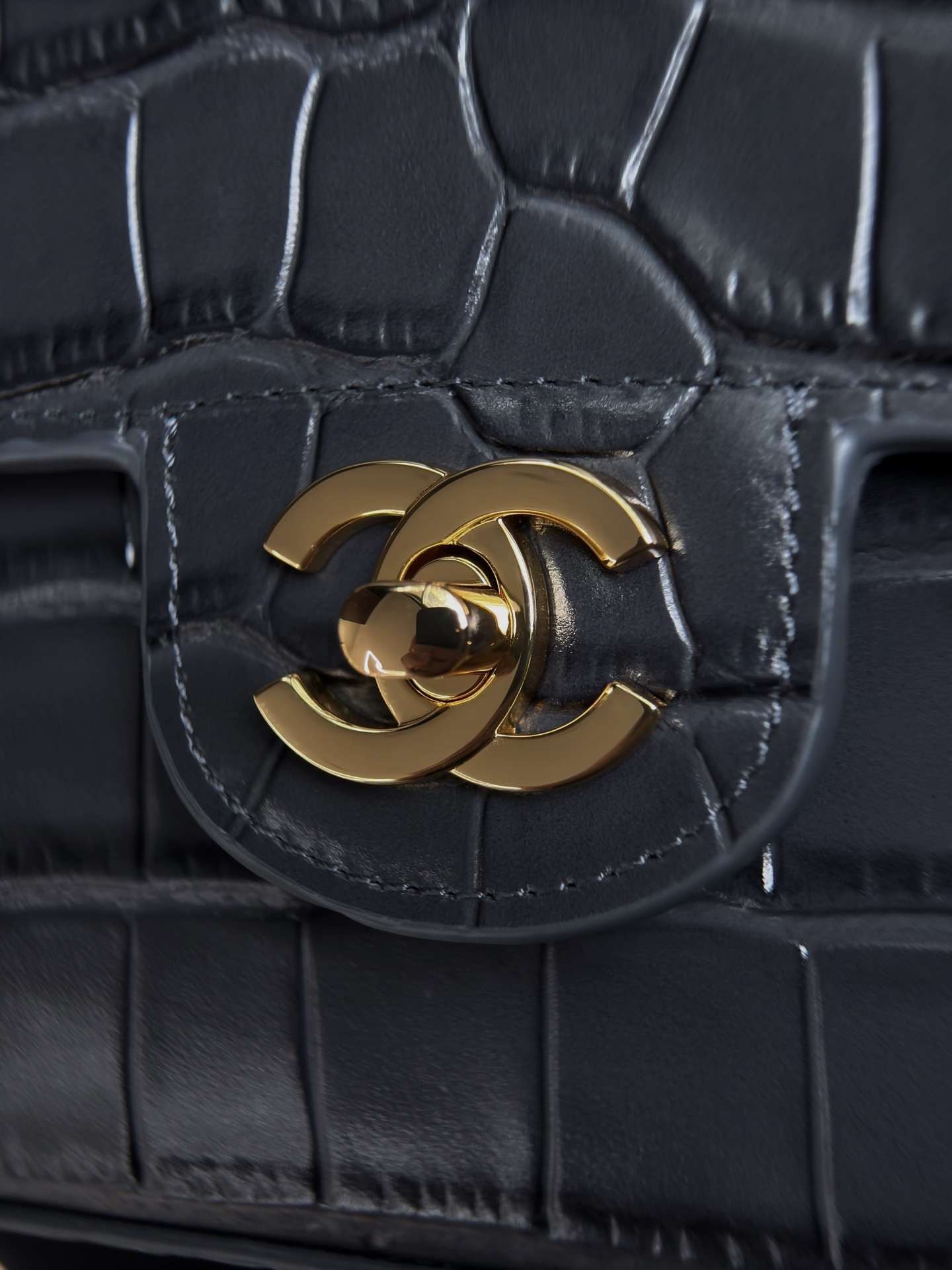 Chanel Mini Flap Bag With Handle AS6424 14.5x19.5x5cm