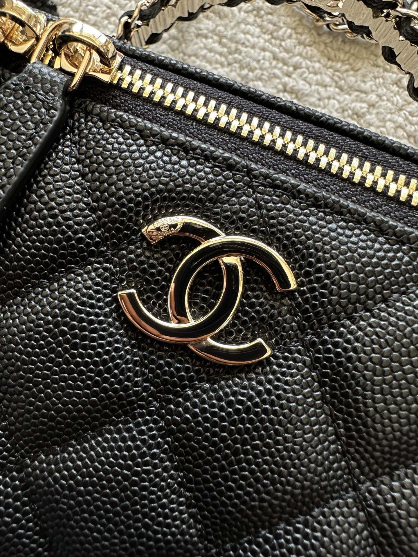 CHANEL Classic Vanity with chain Handbag AS4940 17x9.5x8cm