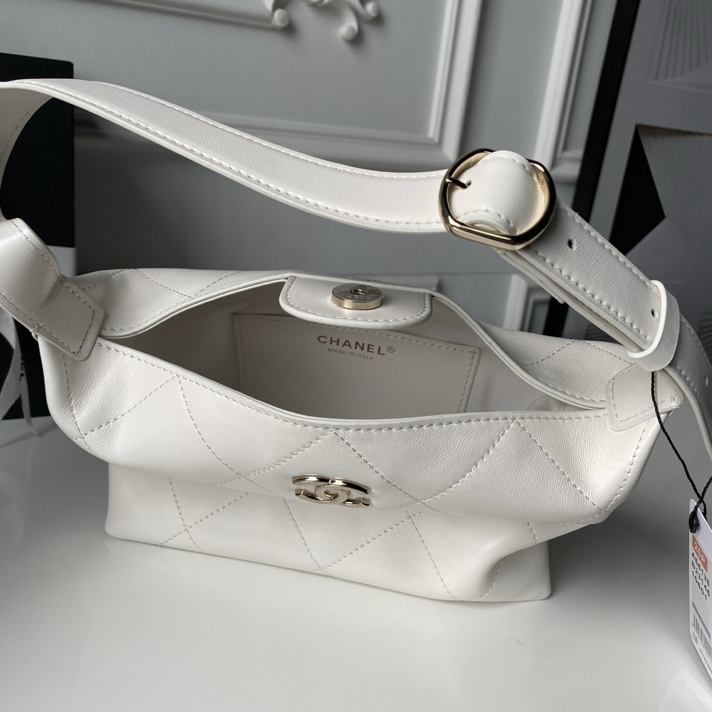 Chanel Hobo Handbag AS6138 13x23x8cm
