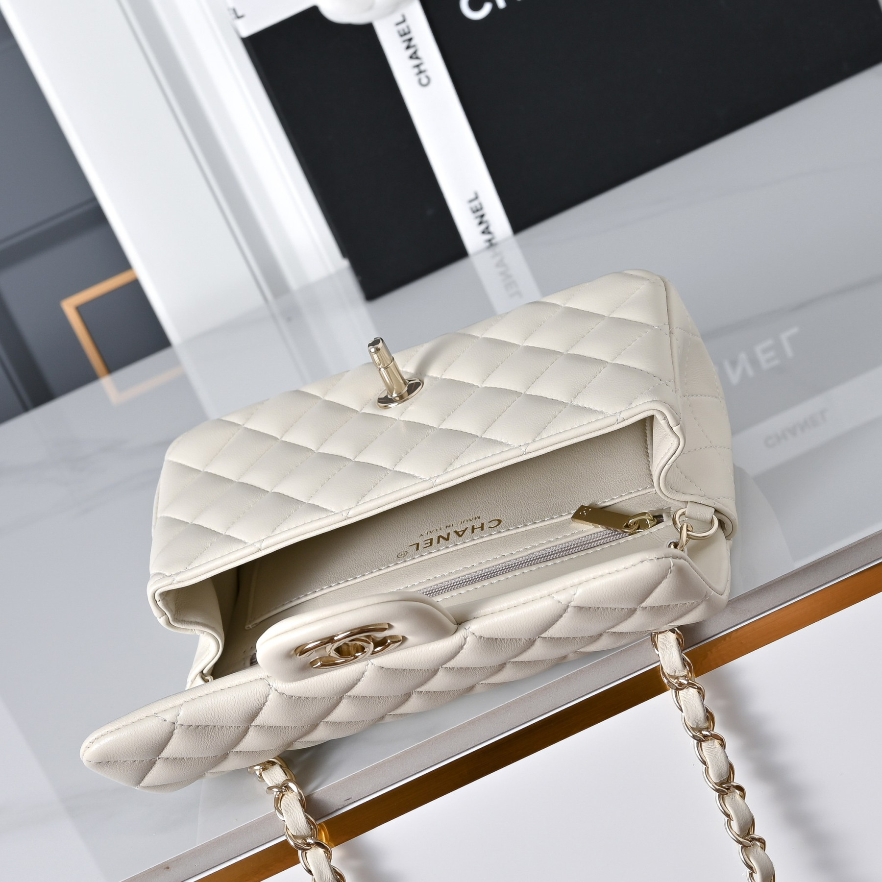 Chanel Mini Flap Bag 20x12x6.5cm