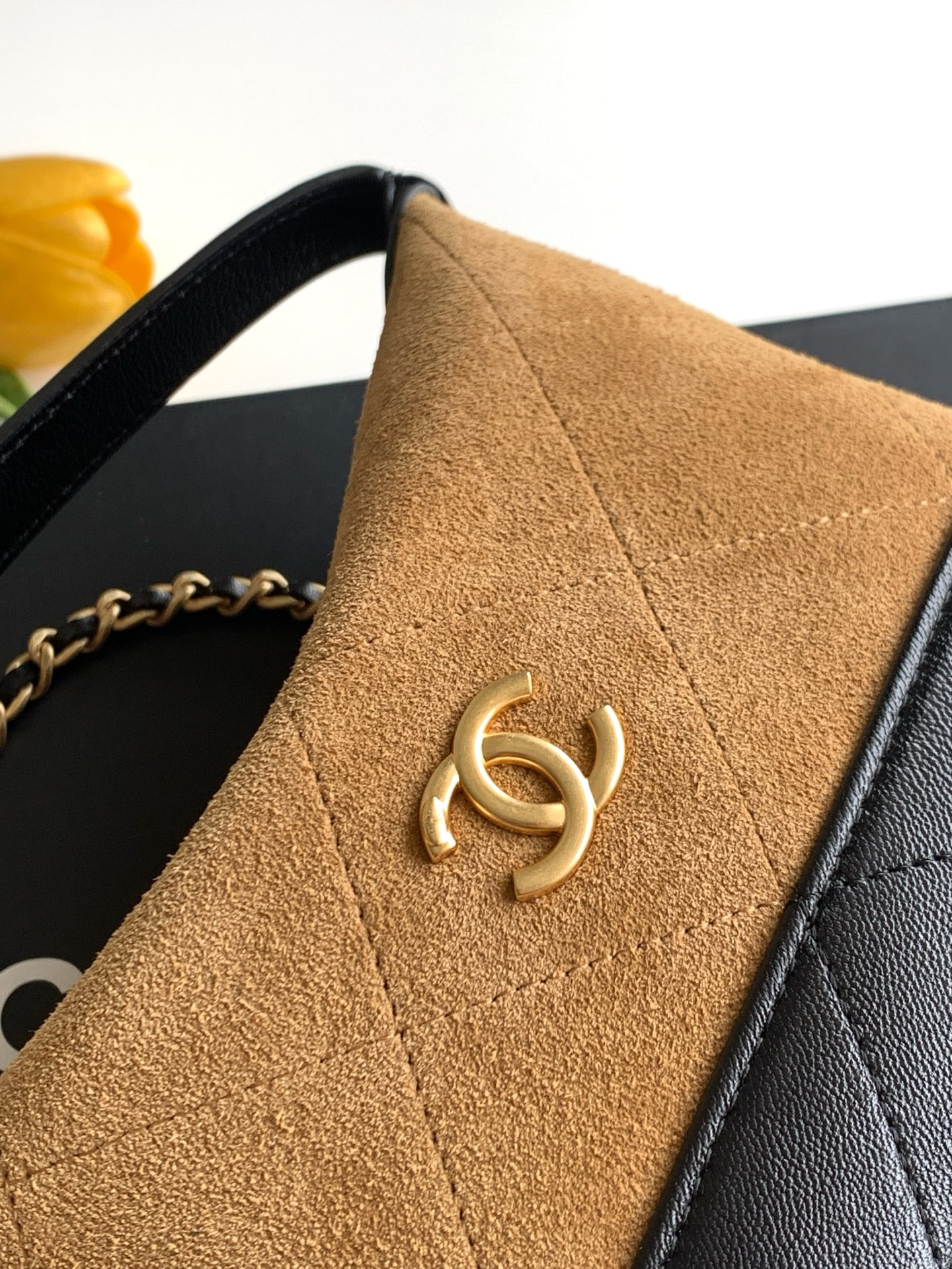 Chanel Clutch with chain AP5187 21x19x7cm