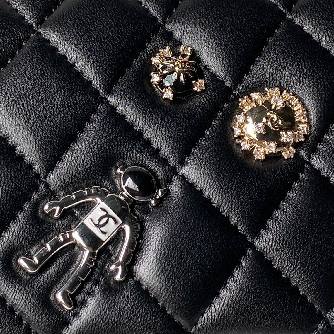 Chanel Classic Flap Bag A01112 15x25x6cm
