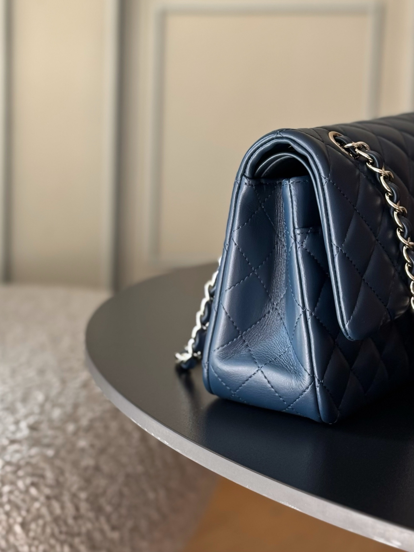 Chanel Flap Bag Royal blue Light gold hardware 25.5x15.5x6.5cm