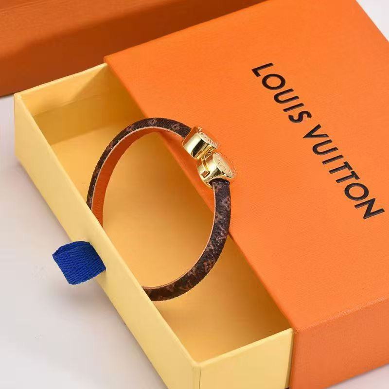 l0vis Vvtt0n bracelet