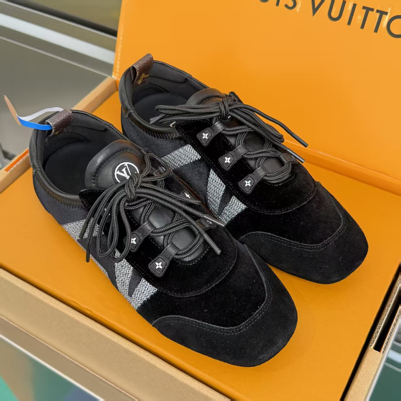 UA LV Sneaker