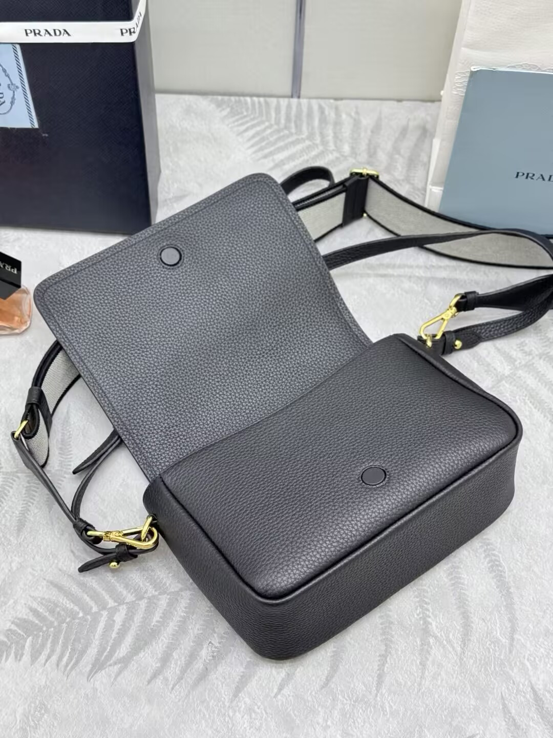 Prada Leather Shoulder Bag 15.5x23x9cm