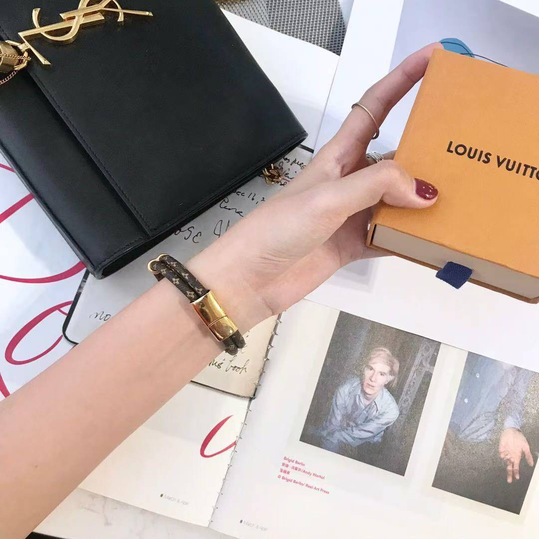 l0vis Vvtt0n keep it twice bracelet approximately 17cm