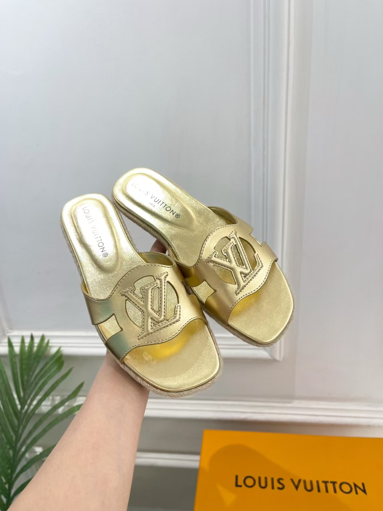UA LV Flat Mule