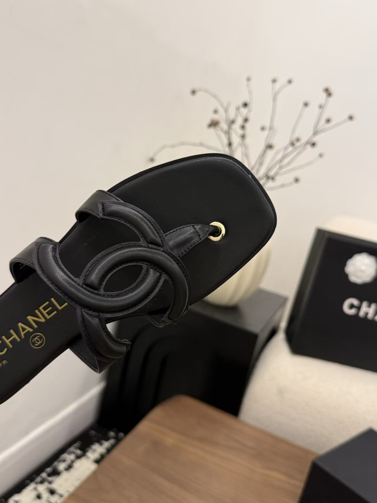 UA Chanel Slides
