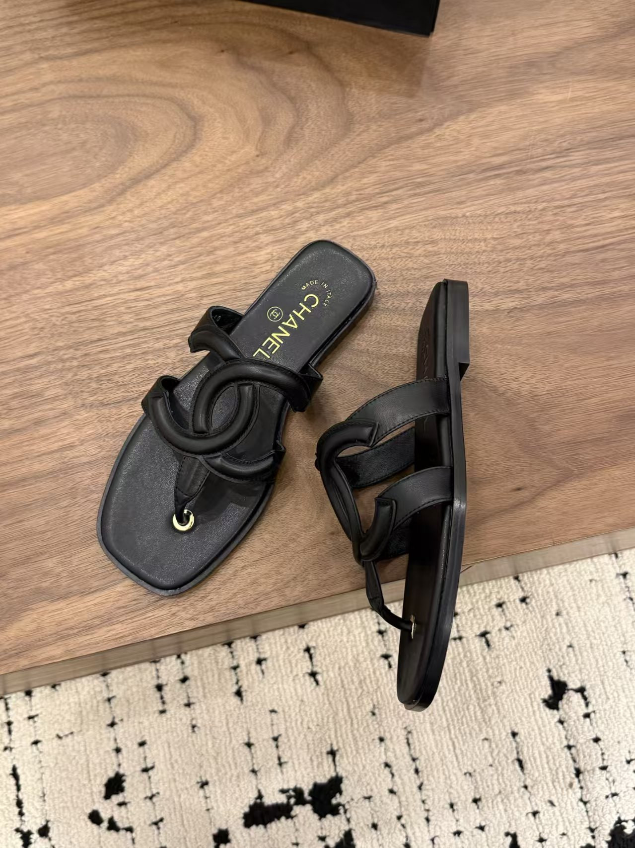UA Chanel Slides