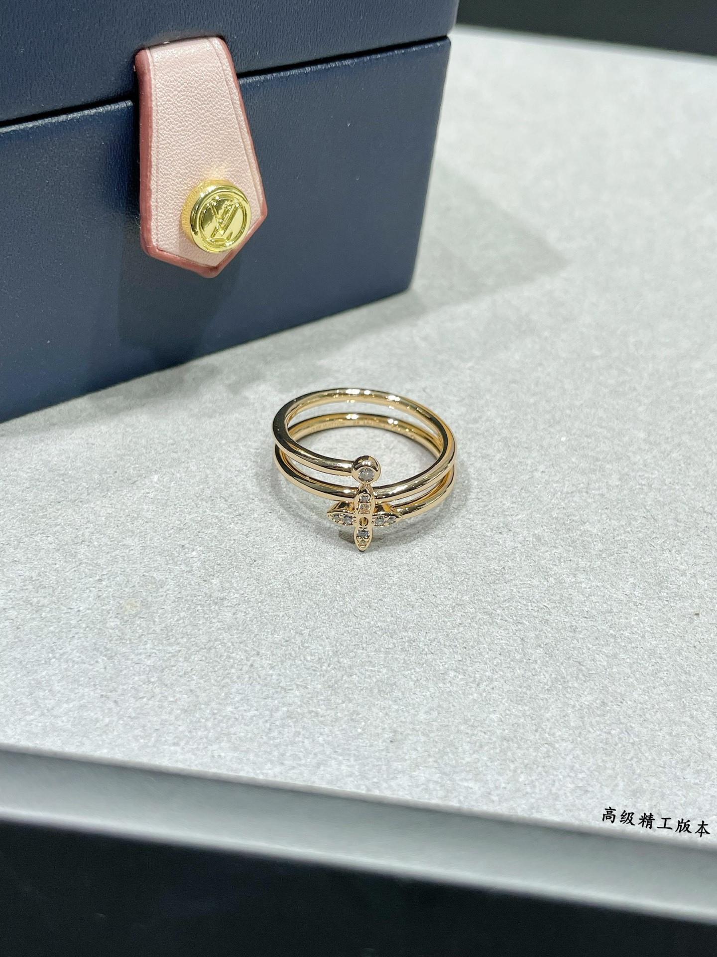 l0vis Vvtt0n ring