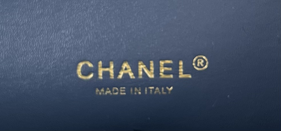CHANEL CLASSIC 11.12 HANDBAG Tweed & Gold-Tone Metal 6 × 9.9 × 2.5 in