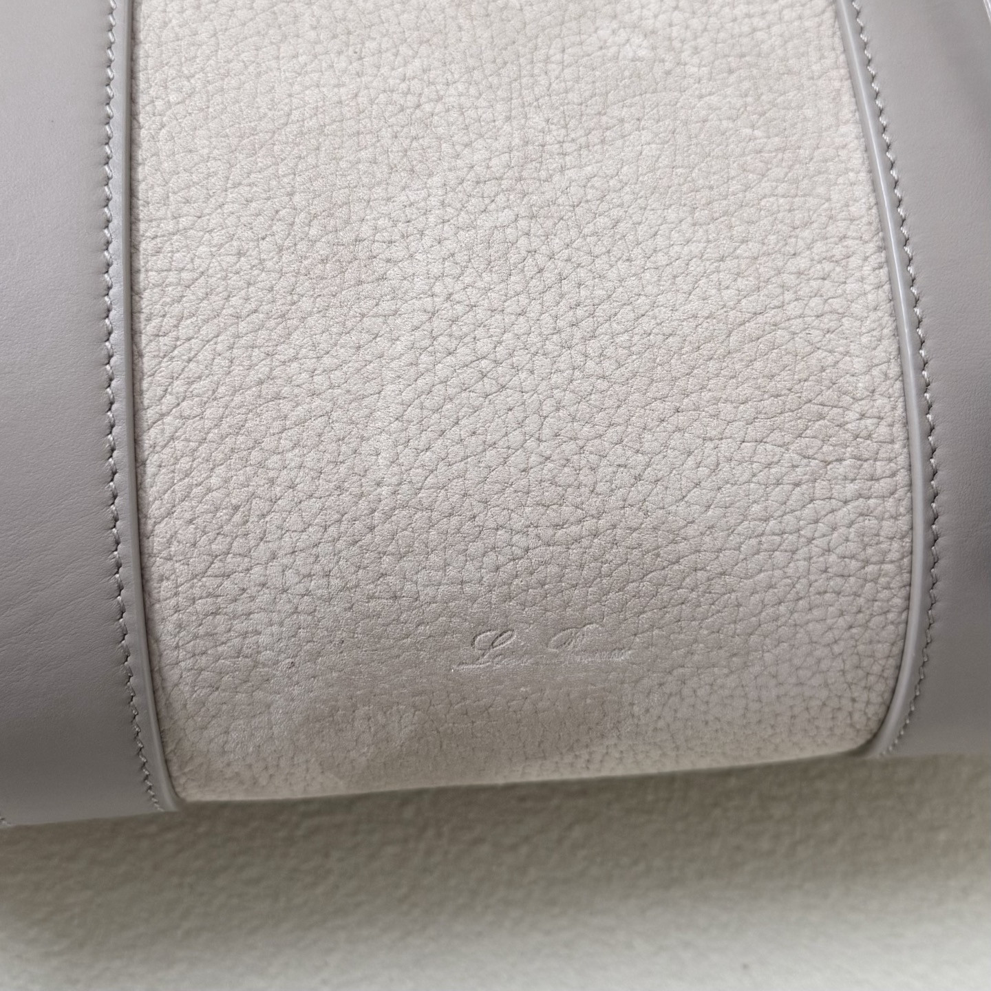 Loro Piana Loom L32 33x23x18cm
