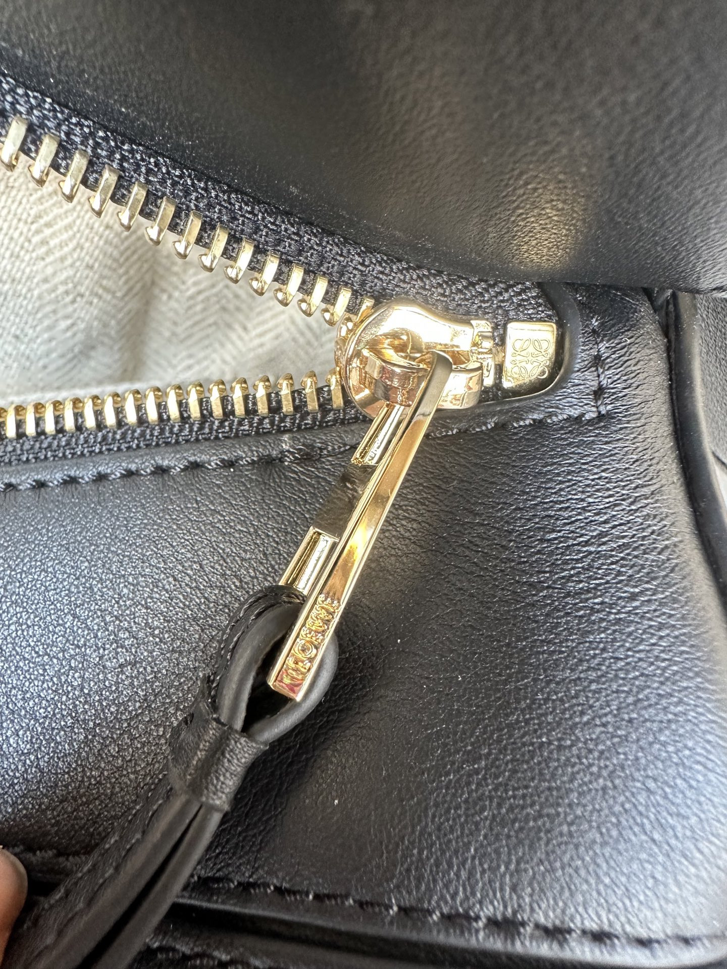 LOEWE Small Puzzle Bag in Classic Calfskin and Suede 16.5x24x10.5cm