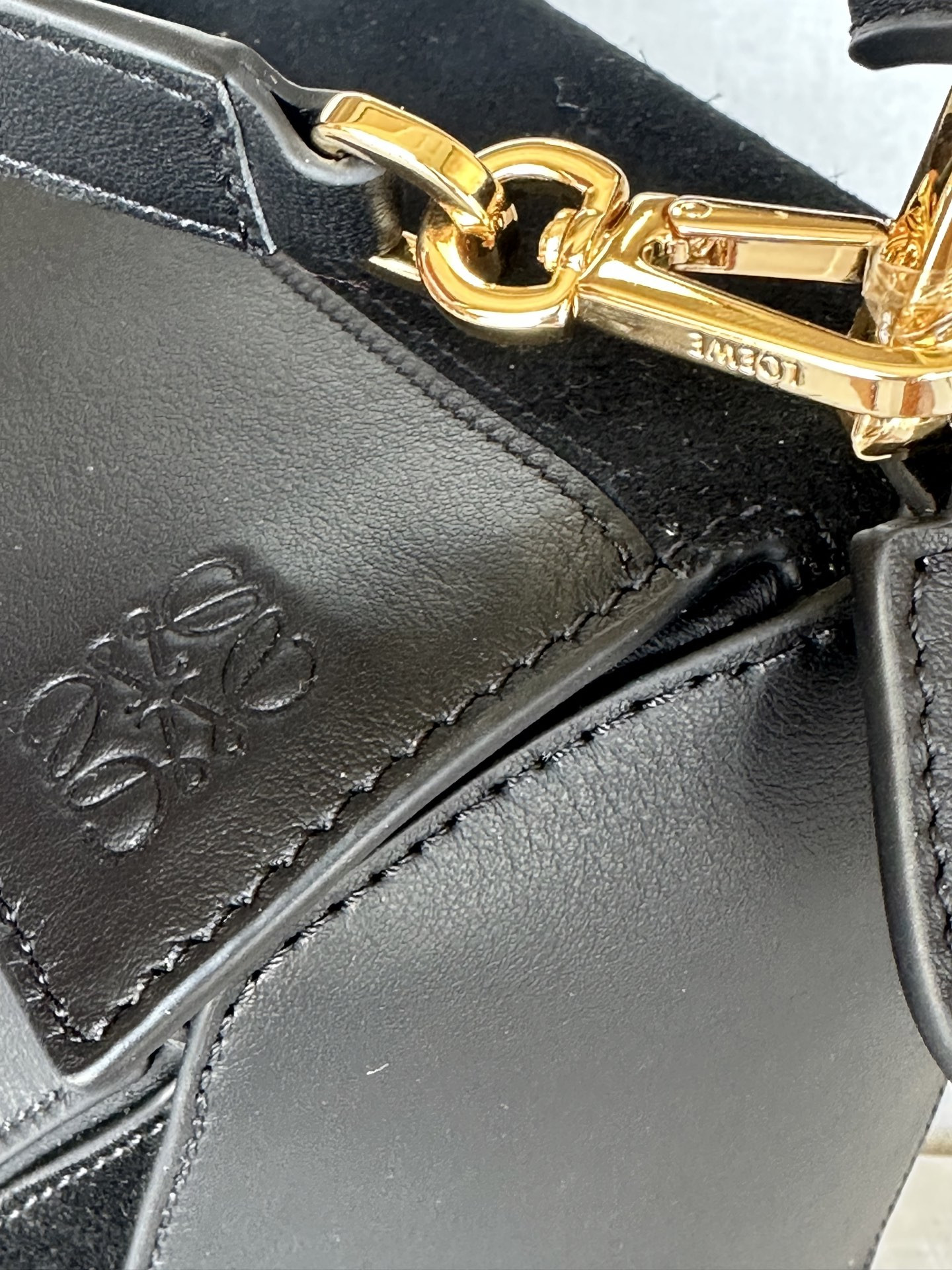 LOEWE Small Puzzle Bag in Classic Calfskin and Suede 16.5x24x10.5cm