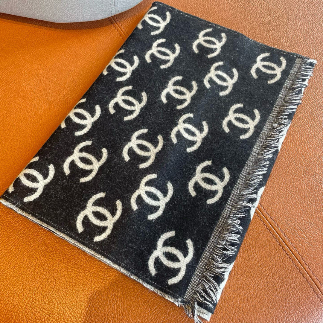 Ch**el scarf 35x180cm 95% wool 5% cashmere