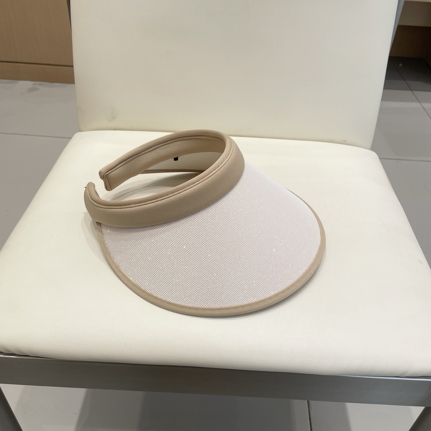 Ce1i*e visor hat