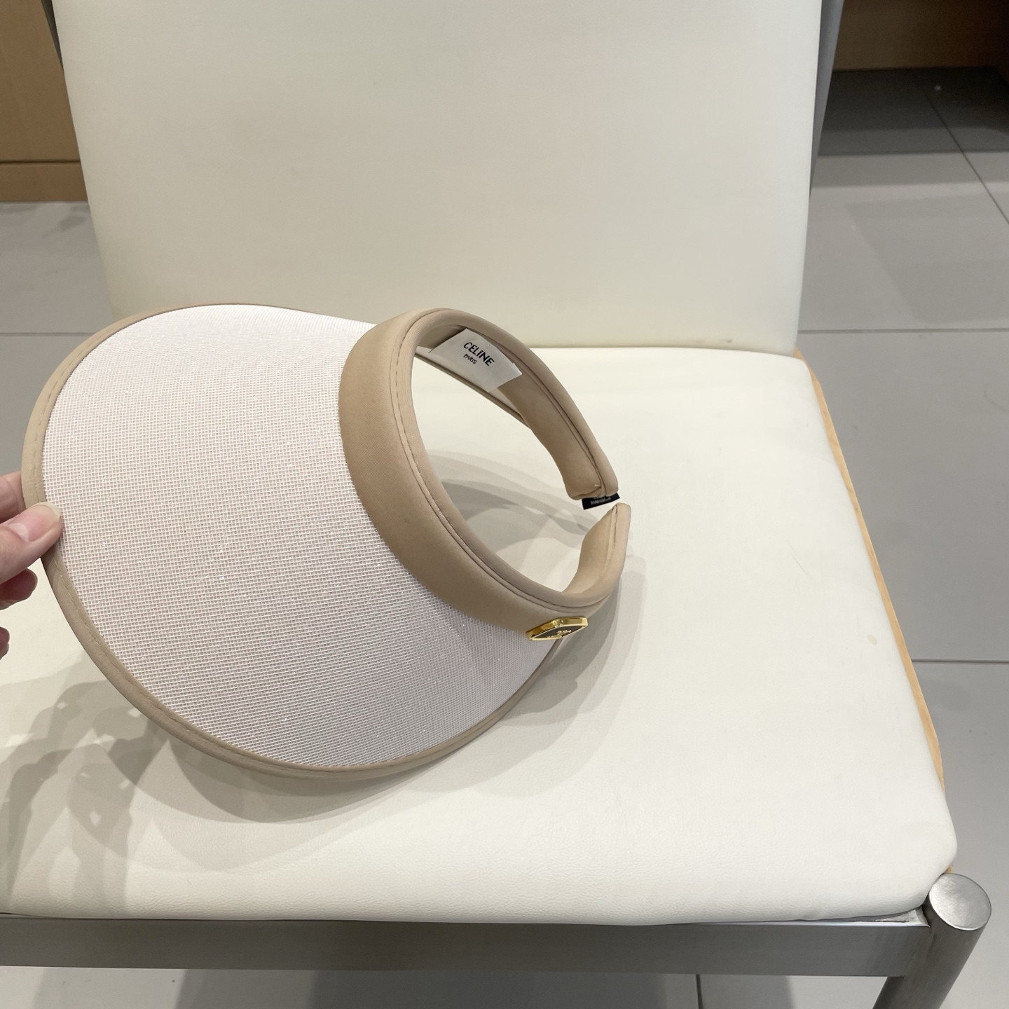 Ce1i*e visor hat