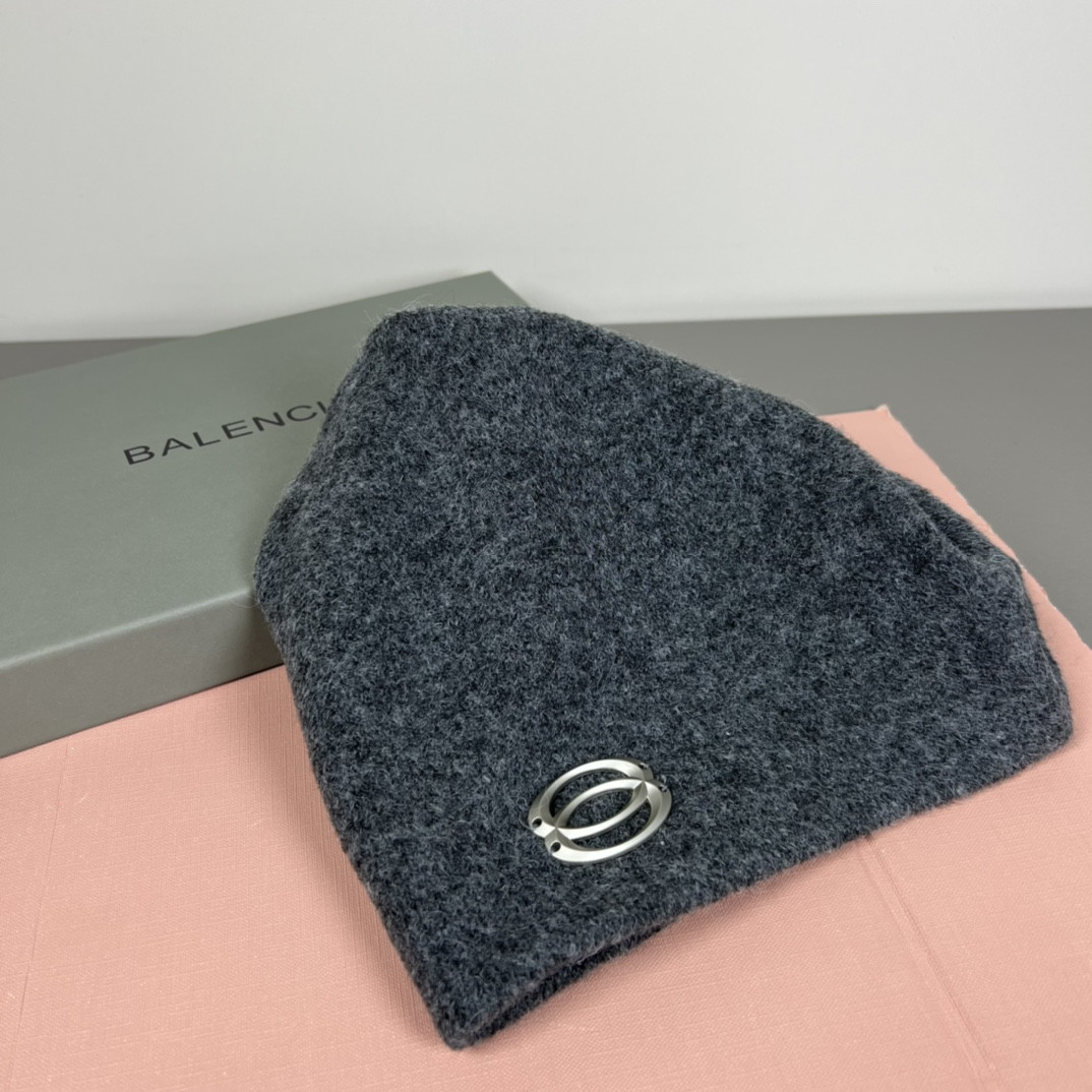 Ba1en*iaga beanie