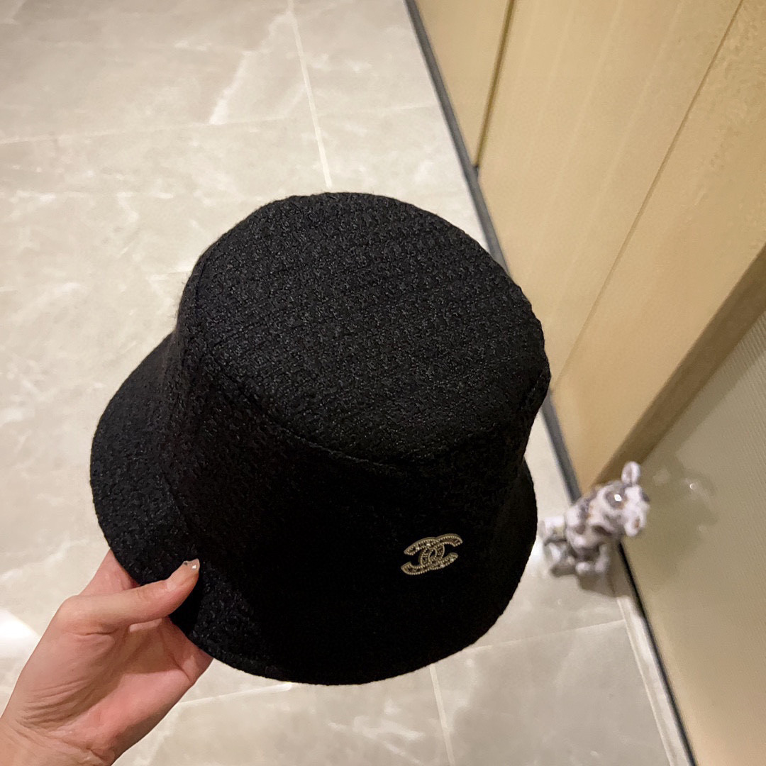 Ch**el bucket hat