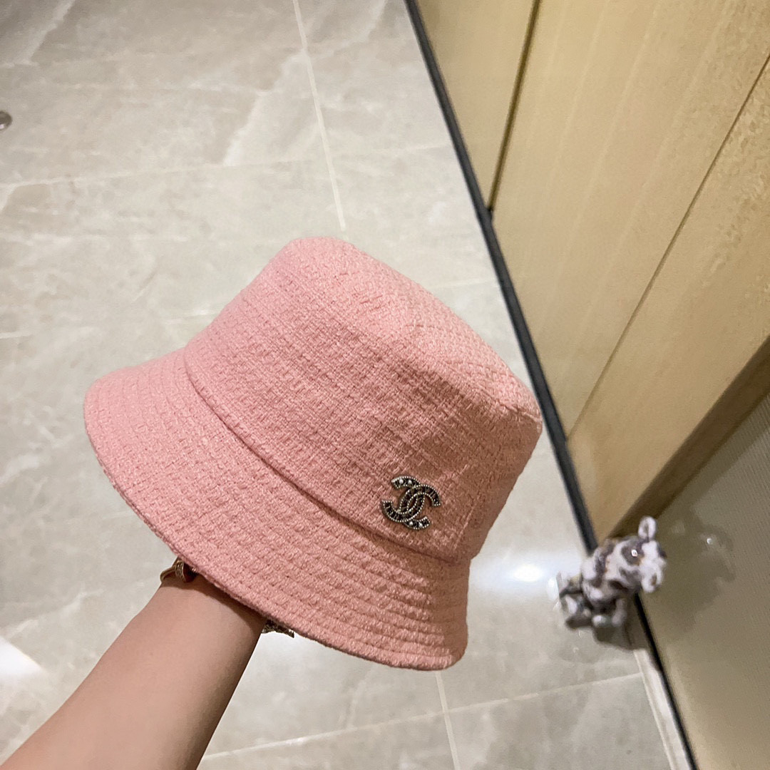 Ch**el bucket hat