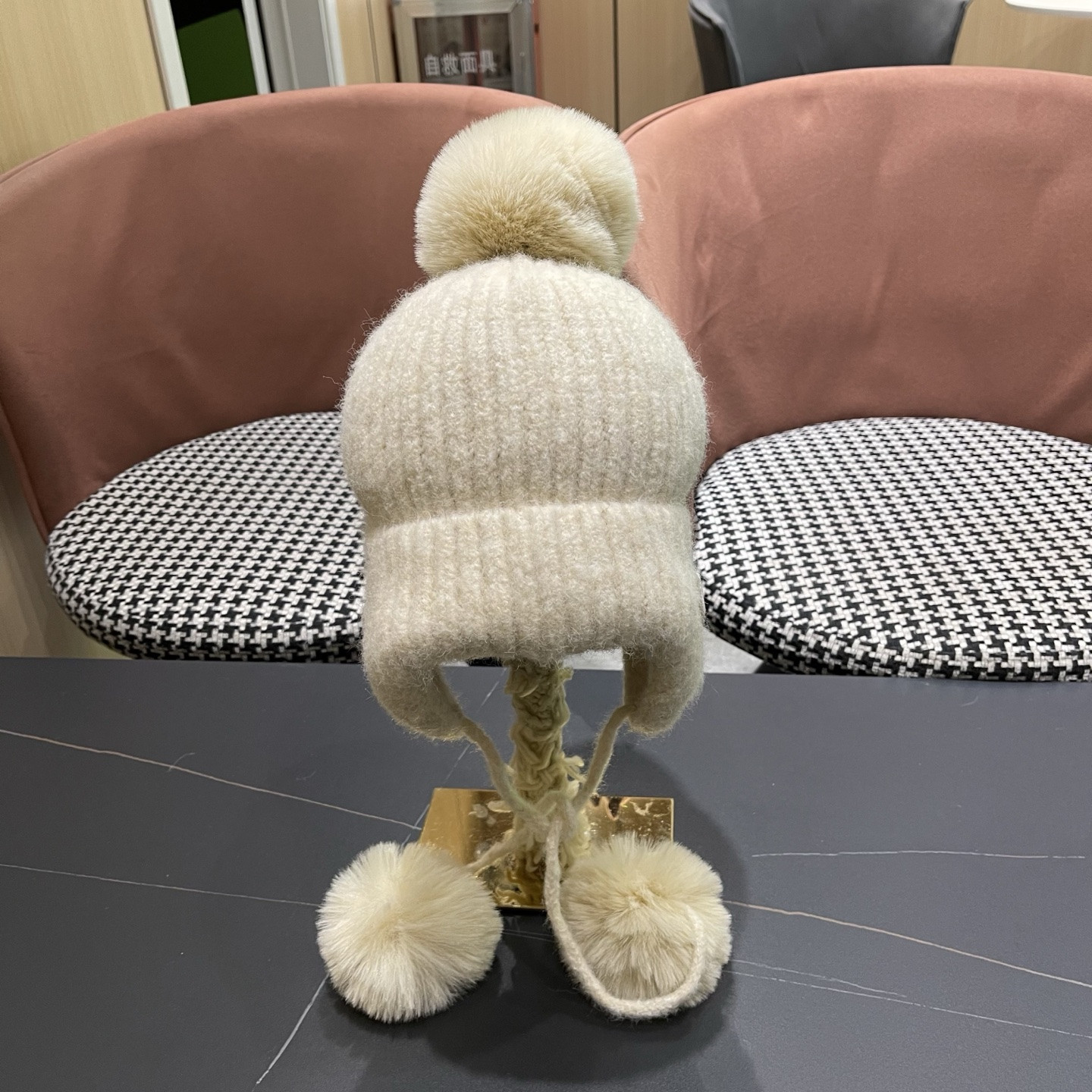 D10r trapper hat
